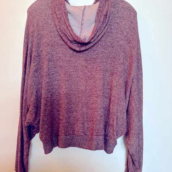 Bat-wing hooded cropped sweatshirt size M - Picture 2 of 4